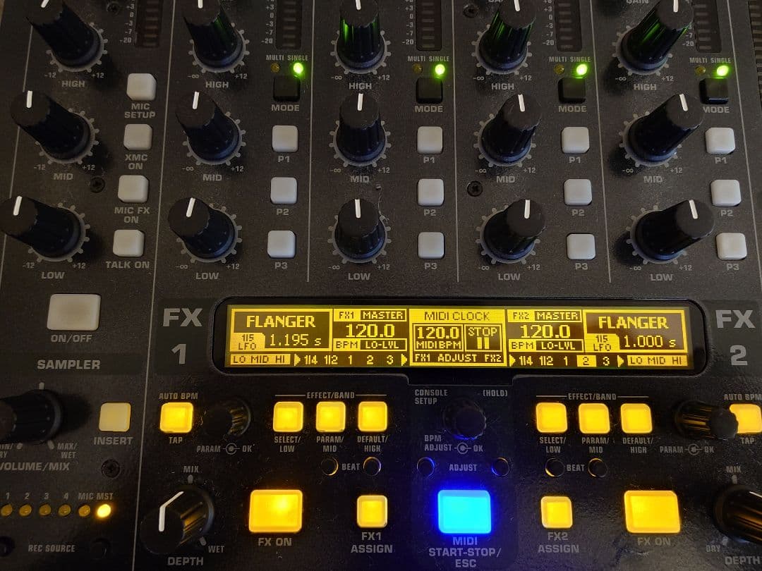 BEHRINGER / DDM4000 DJミキサー