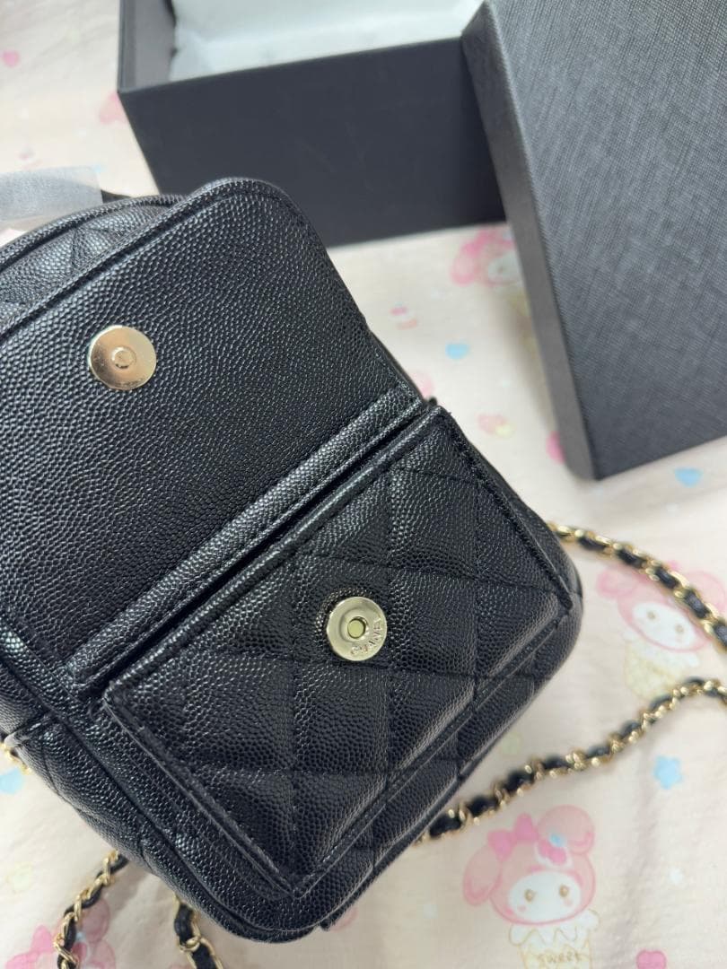 新品 美品キルティングデザイン スマホショルダーバッグ ブラック