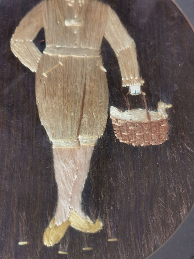 アンティーク 美しいシルク刺繍絵 額装 オランダ民族衣装/正装 少年と籠とアヒル