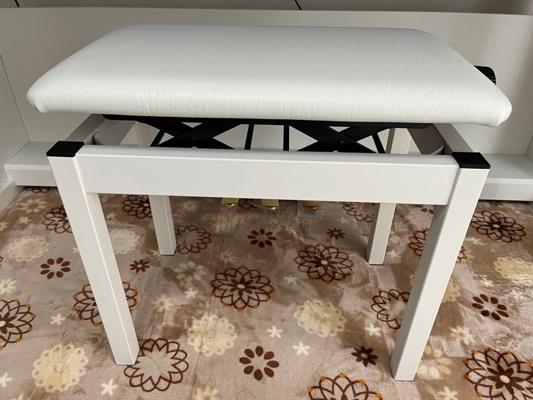 ②Roland 電子ピアノの椅子