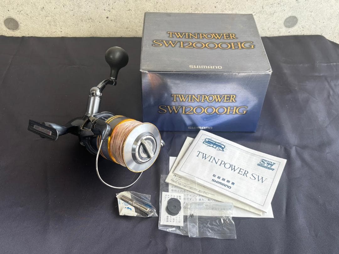 シマノ ツインパワーSW12000HG 右ハンドル軸とPE５号付　美品