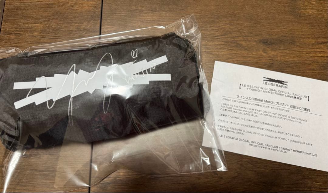 LE SSERAFIM 直筆サイン入りマルチポーチ(ユンジン)
