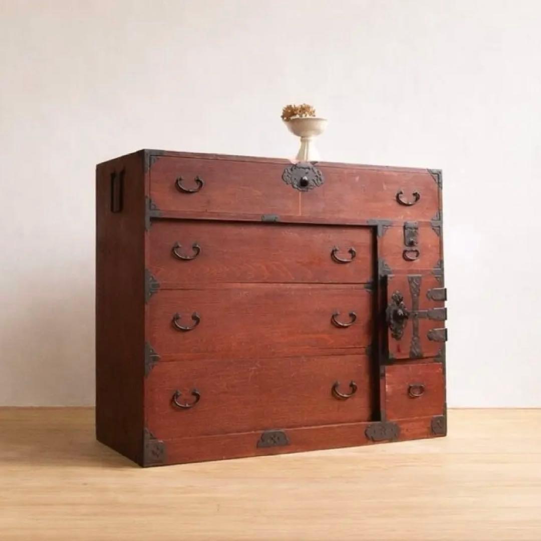 和箪笥　漆薄塗り紅　大ぶり　4段　無垢　収納棚　古道具　古家具　アンティーク