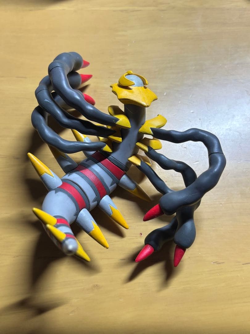 ポケモン立体図鑑　ギラティナ フィギュア