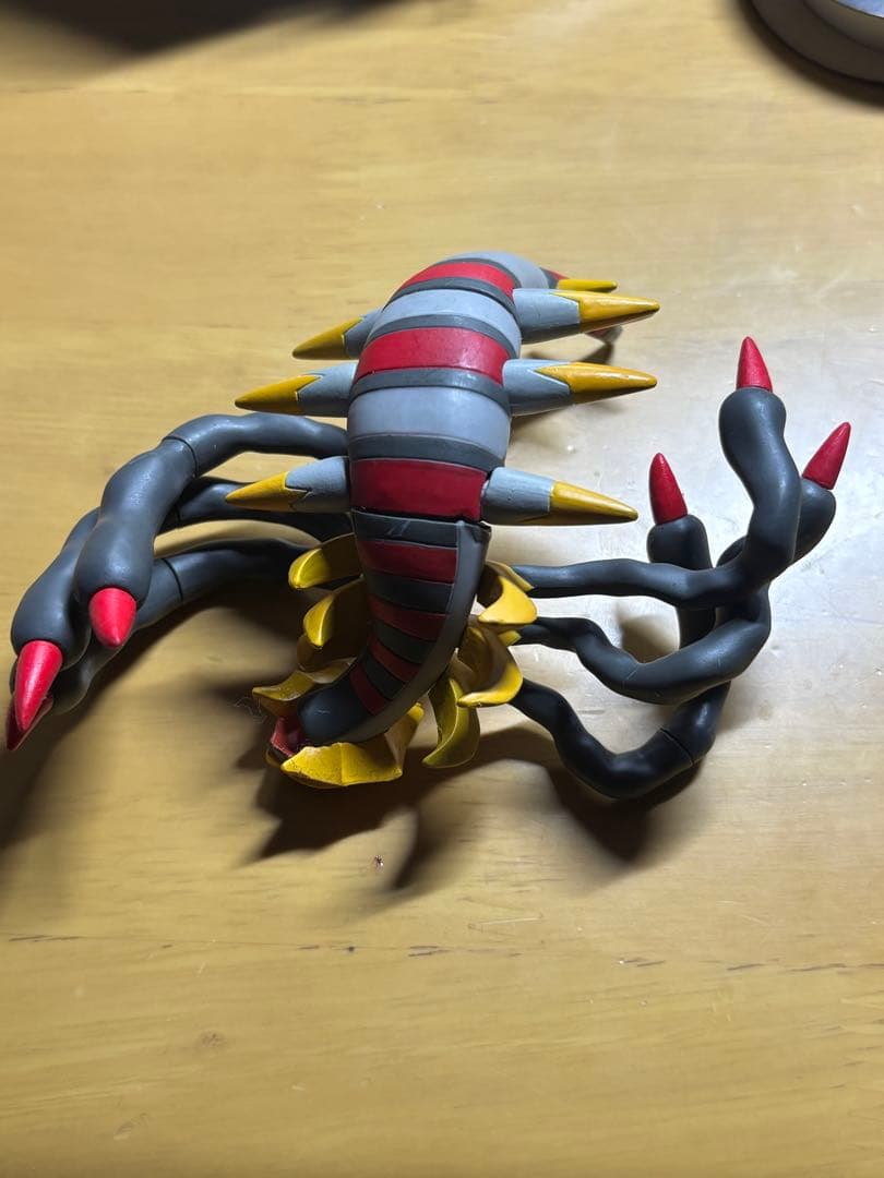 ポケモン立体図鑑　ギラティナ フィギュア