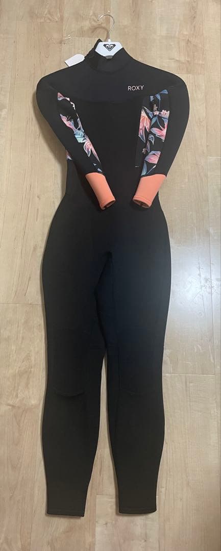 ROXY フルスーツ ブラック/フラワーパターン