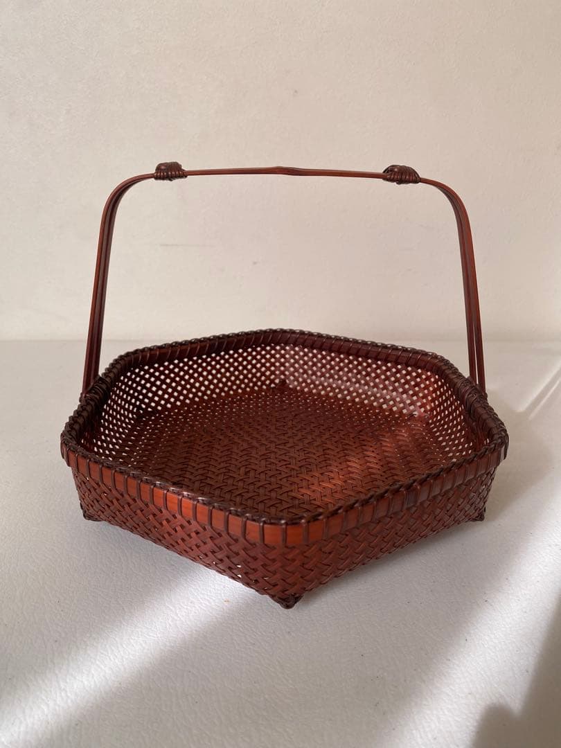 京都　祇園　西河　手付き竹籠