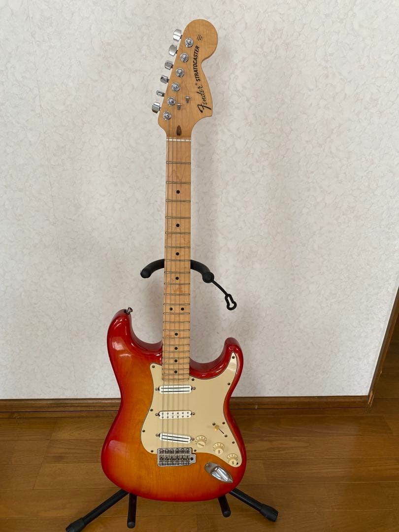 Fender USAneck、seymourduncan bodyストラット
