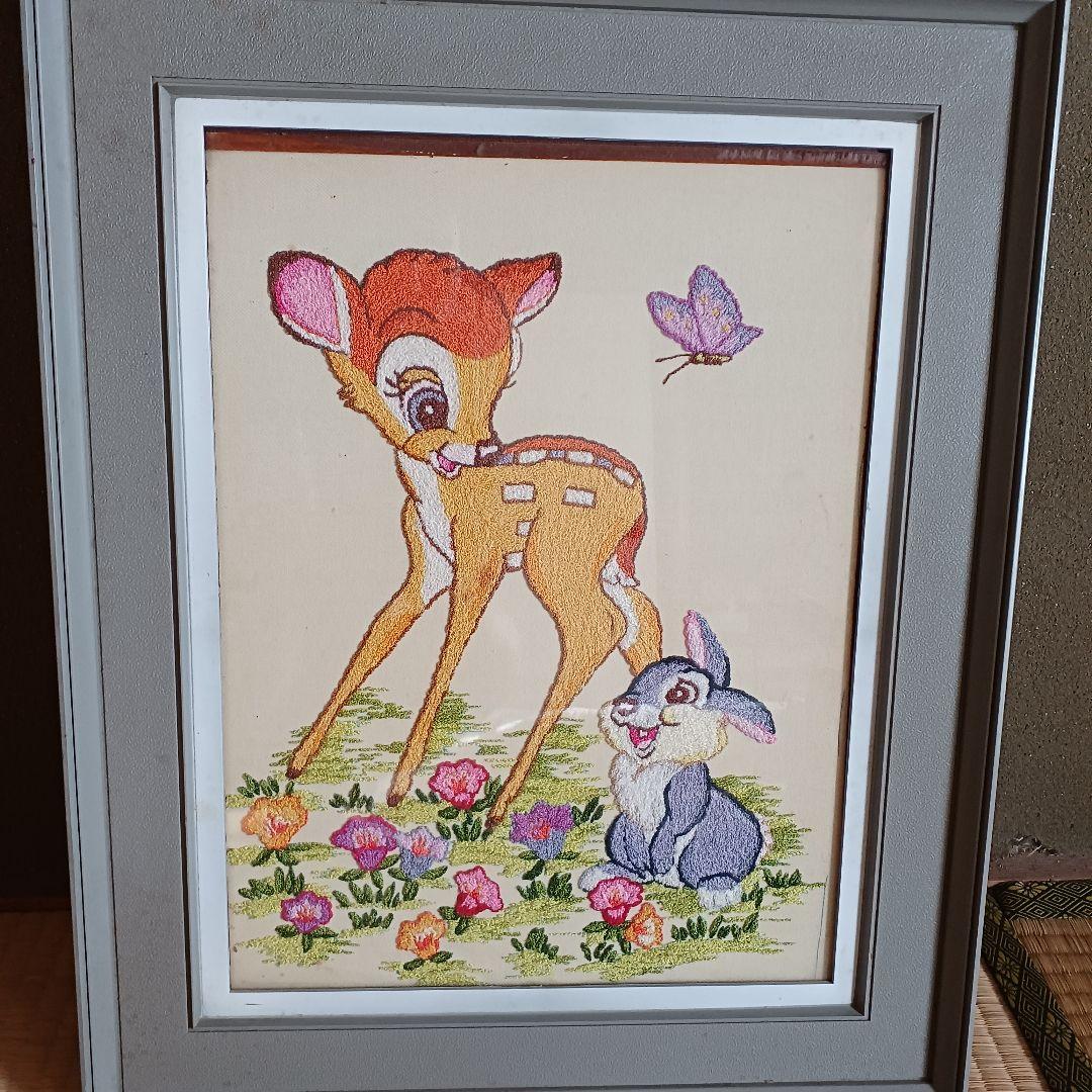 *  　バンビと　たわむれるウサギ  　*