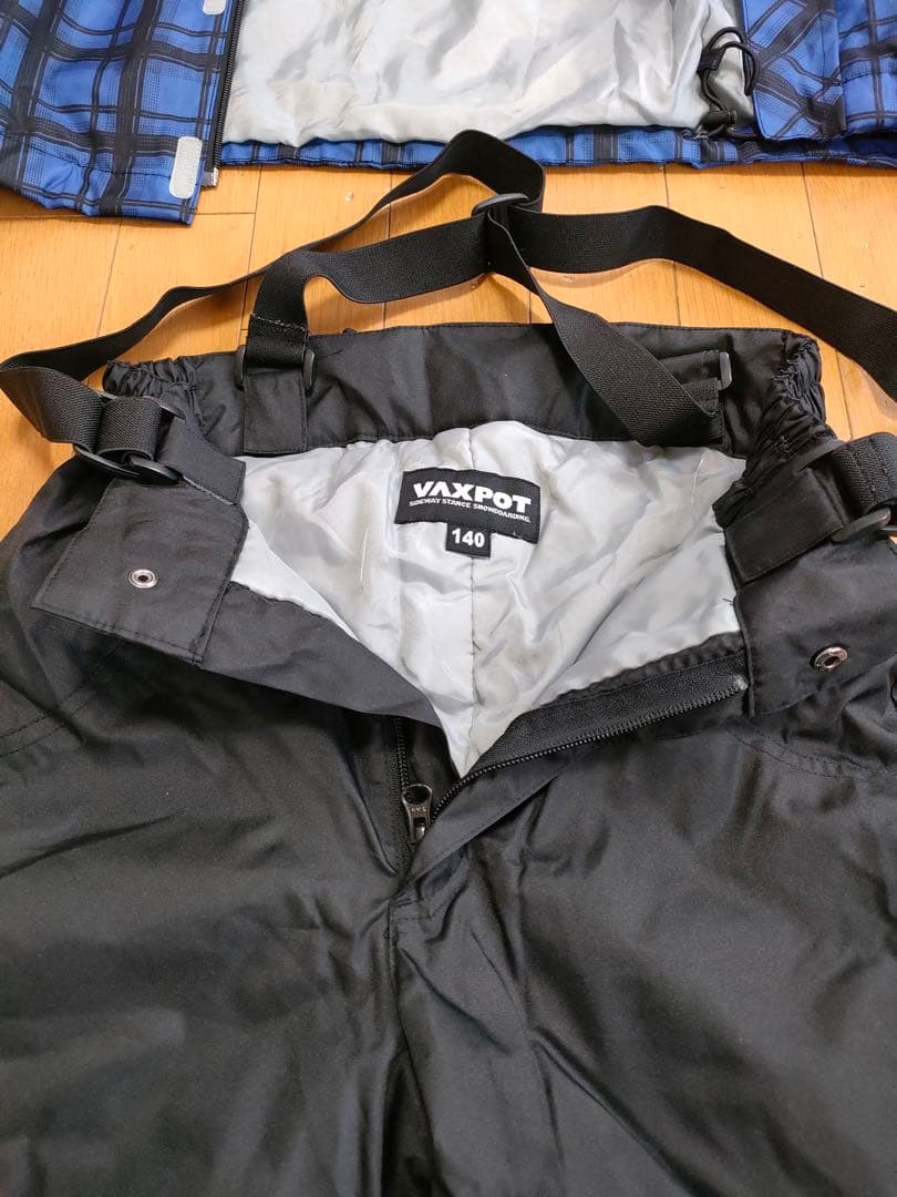 スキーウェア　子供4点セット　上着　パンツ　グローブ　ニット帽