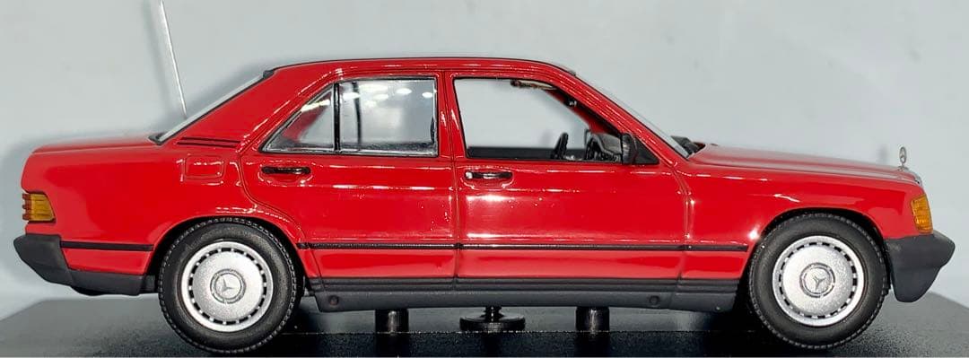 ミニチャンプス メルセデス・ベンツ 190E 1964 1/43 W201