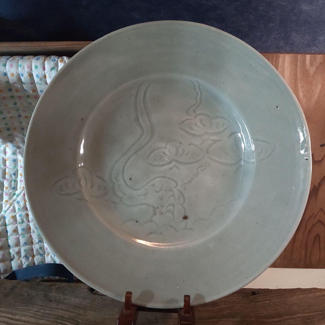 初期伊万里～淡青磁草花文様尺越大皿