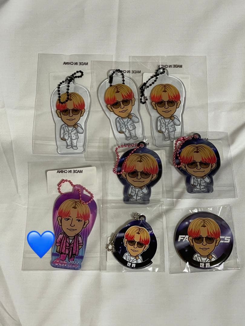 FANTASTICS 世界　クリアチャーム　背景あり