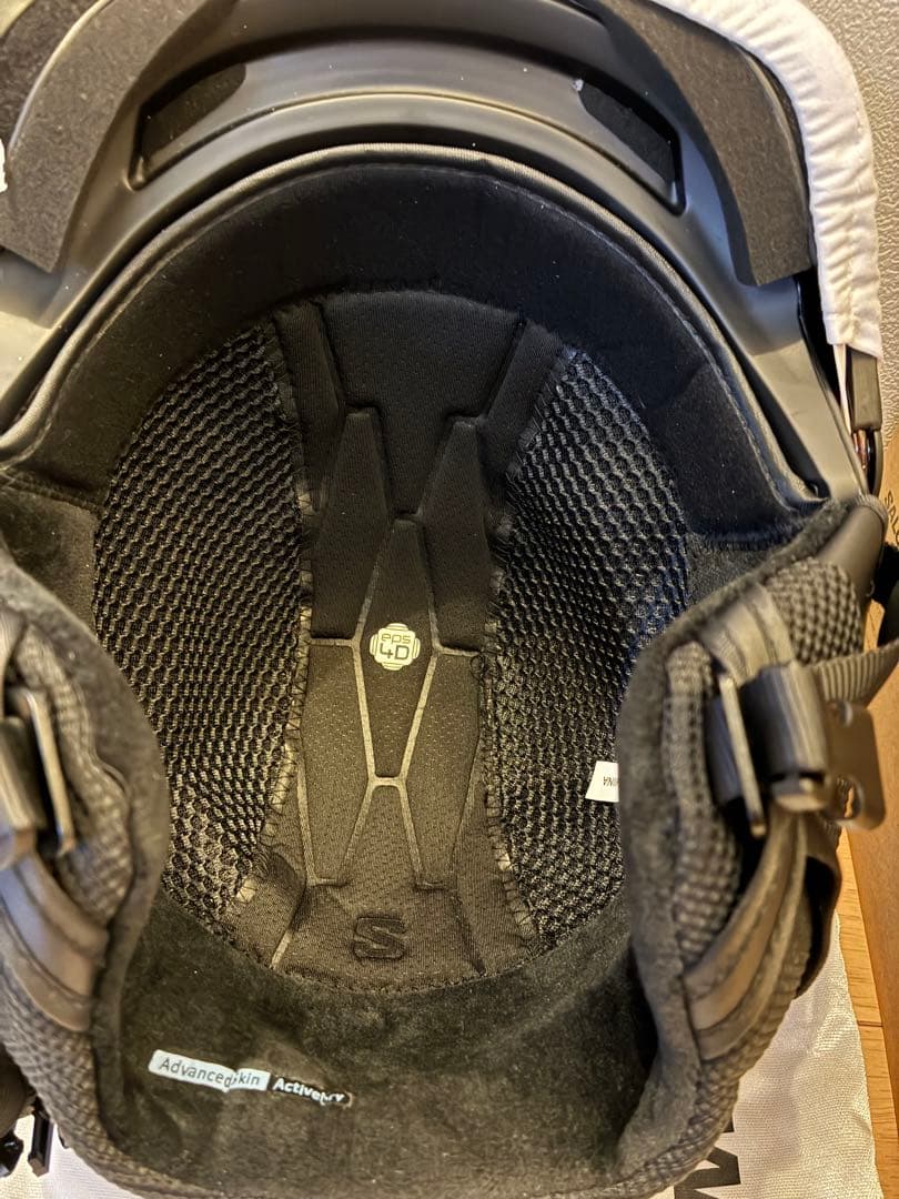 サロモン　ヘルメット