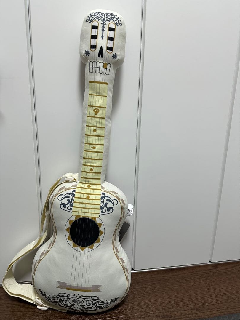 リメンバーミー　ギター　クッション