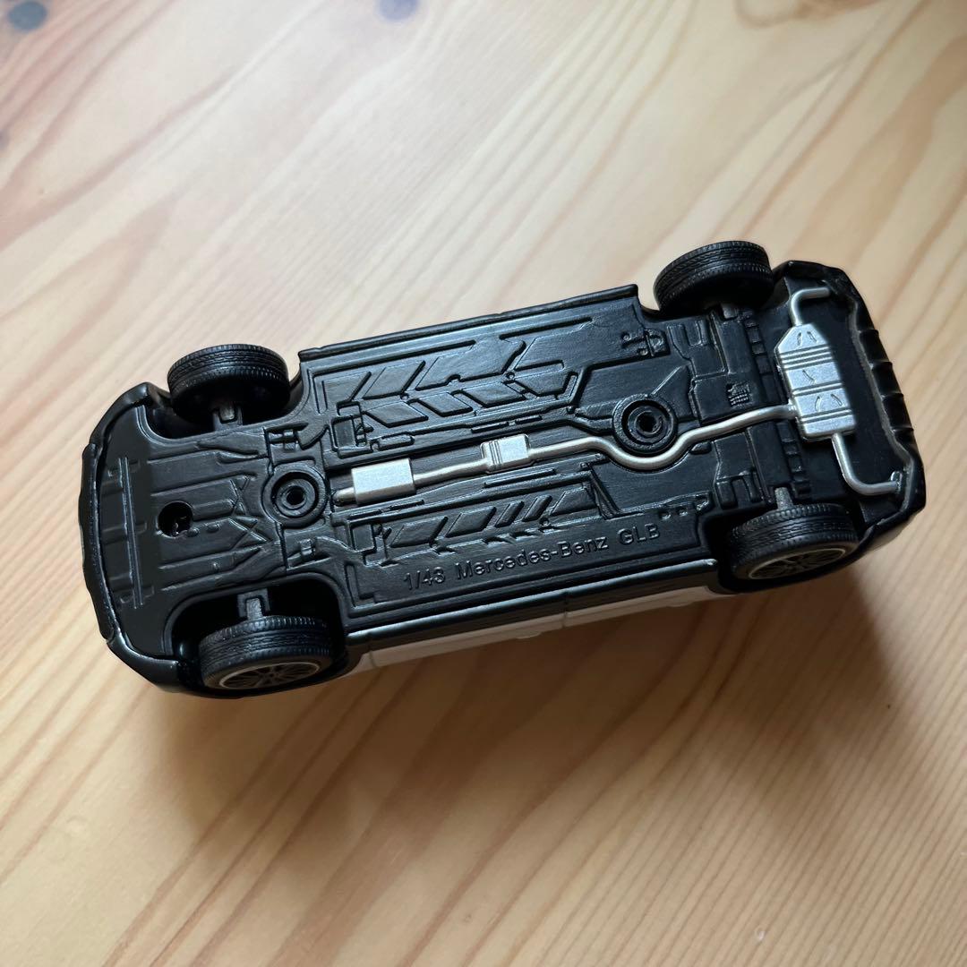 Mercedes-Benz GLB ミニカー ホワイト 1/43