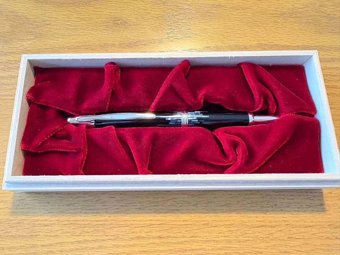 パイロット 万年筆 キャップレス螺鈿 ストライプ F