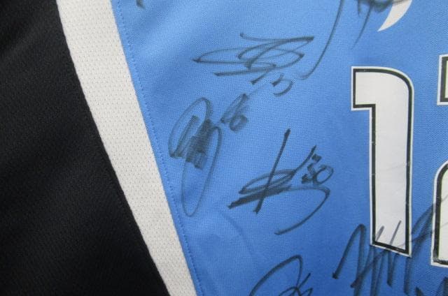 川崎フロンターレ　2008年アシックスユニフォームサイン多数人！！