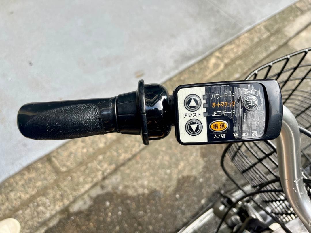 電動アシスト自転車 ブリヂストン　シルバー 前カゴ付き