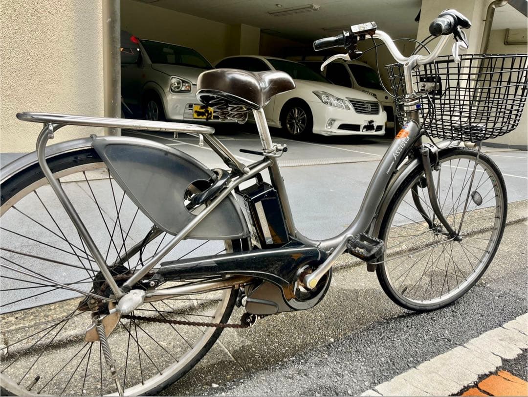 電動アシスト自転車 ブリヂストン　シルバー 前カゴ付き