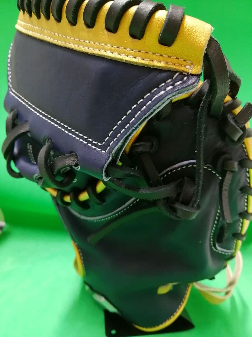 42.展示会限定品ハタケヤマ軟式ミット甲斐モデル