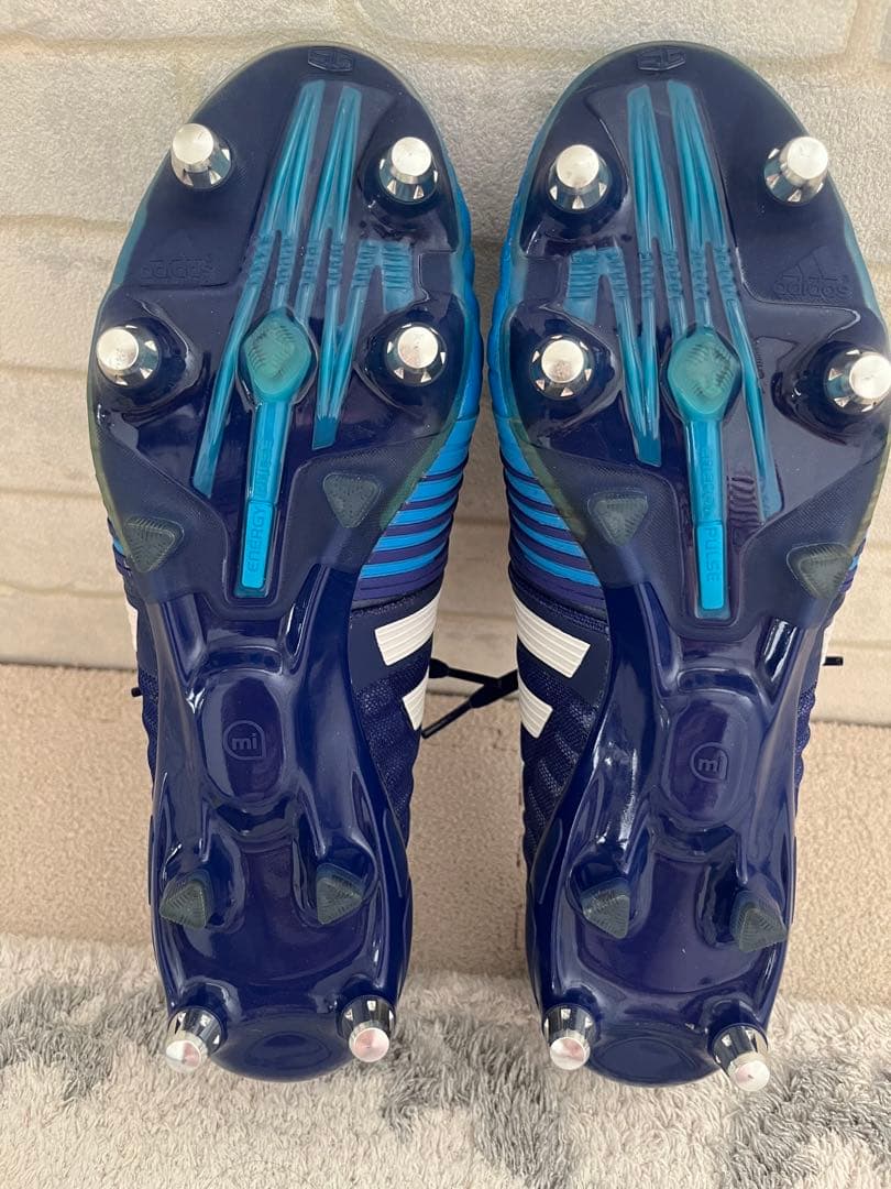 新品アディダス　サッカーシューズ27cm