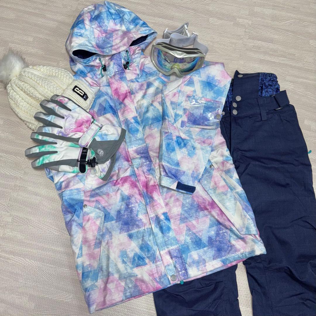 【着用2回・5点セット】スノボウェア上下・ゴーグル・グローブ・ニット帽付