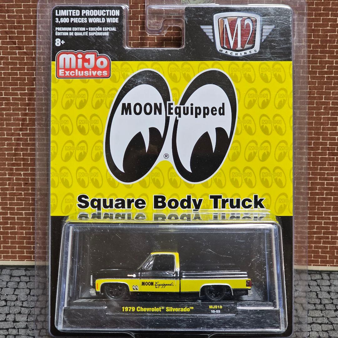 M2マシーン　ムーンアイズ　シボレー C-10　シルバラード　1/64　イエロー