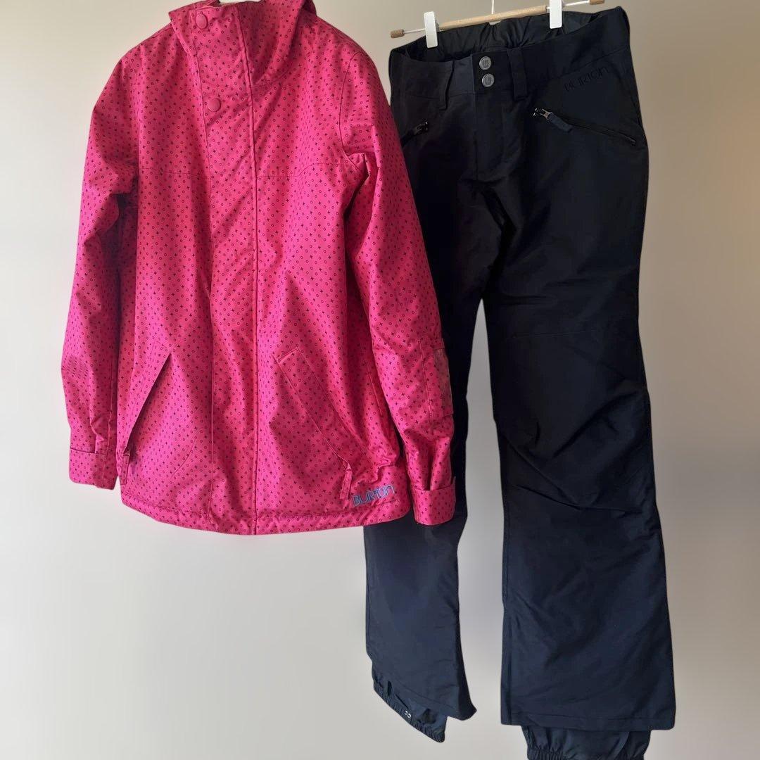 BURTON試着のみ使用スノーウエア上下セットほぼ新品自宅保管ピンク×ブラックＳ