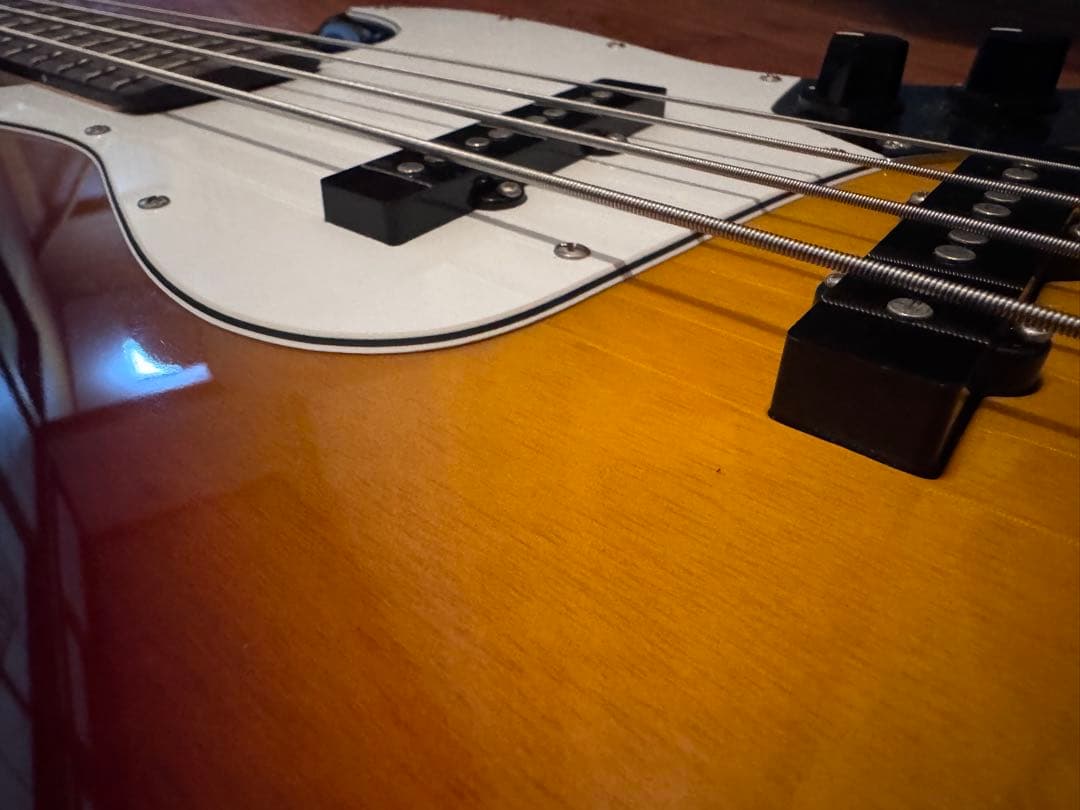 美品　レジェンド　エレキベース サンバースト ストラップ付き