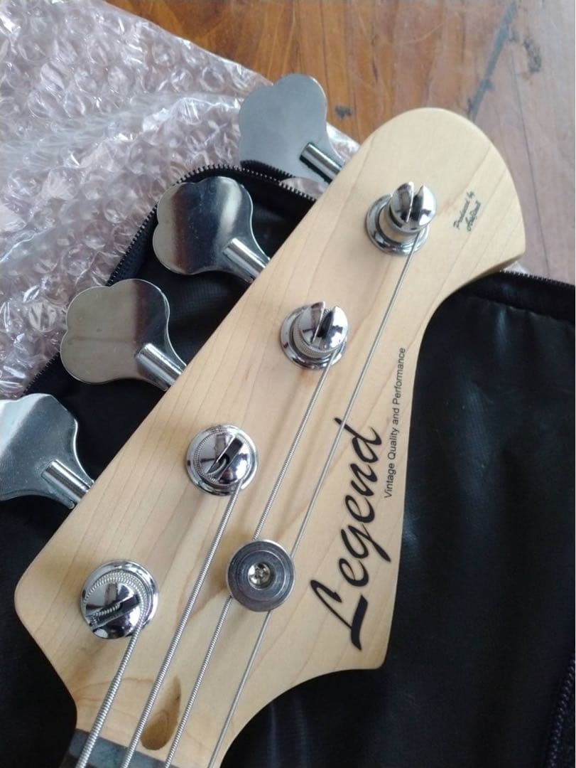 美品　レジェンド　エレキベース サンバースト ストラップ付き
