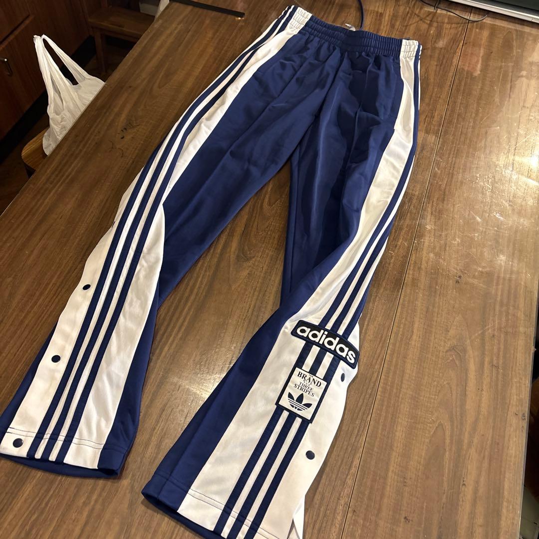 adidas トリプルストライプ ジャージパンツ　値下げしました