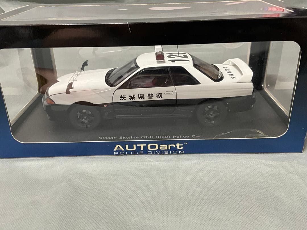 1/18　オートアート 日産 スカイラインGT-R パトカー　R32　茨城県