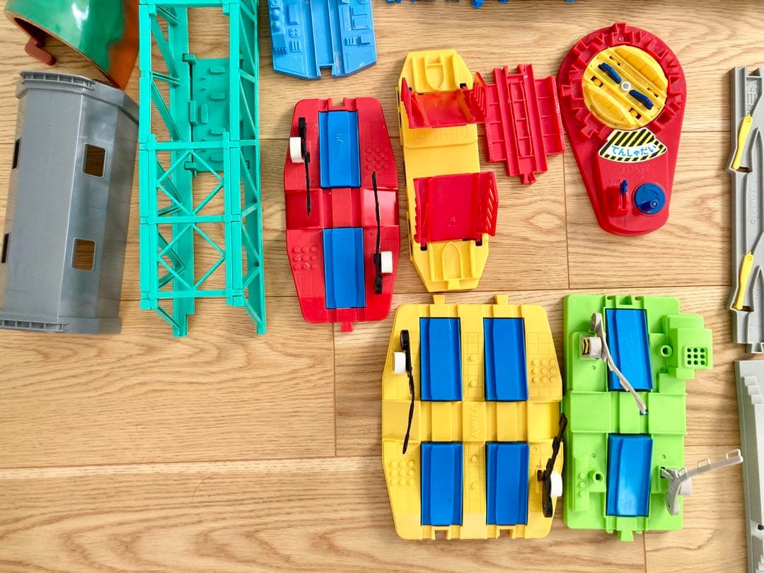 ☆トミカ☆ ▼プラレール　333個　橋脚 踏切 レール 曲線 登坂 大量 大容量