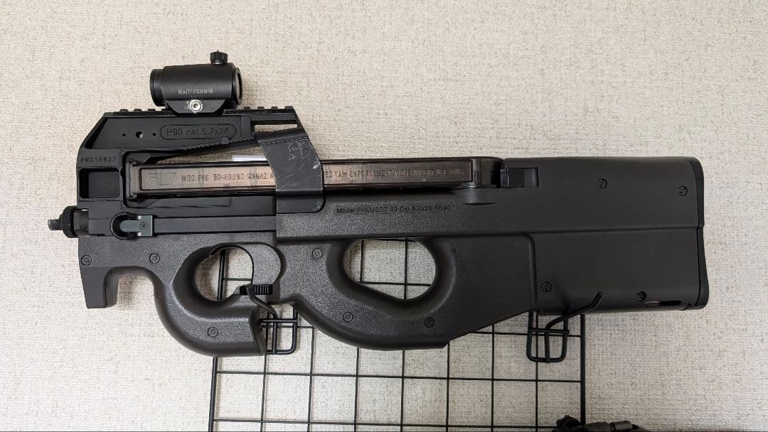 東京マルイ p90 ブラック ドットサイト・予備マガジン・バッテリー付属