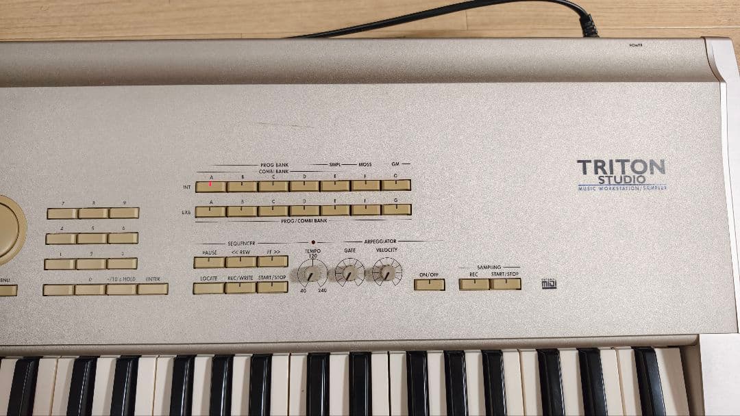 KORG TRITON STUDIO 76 音楽ワークステーション