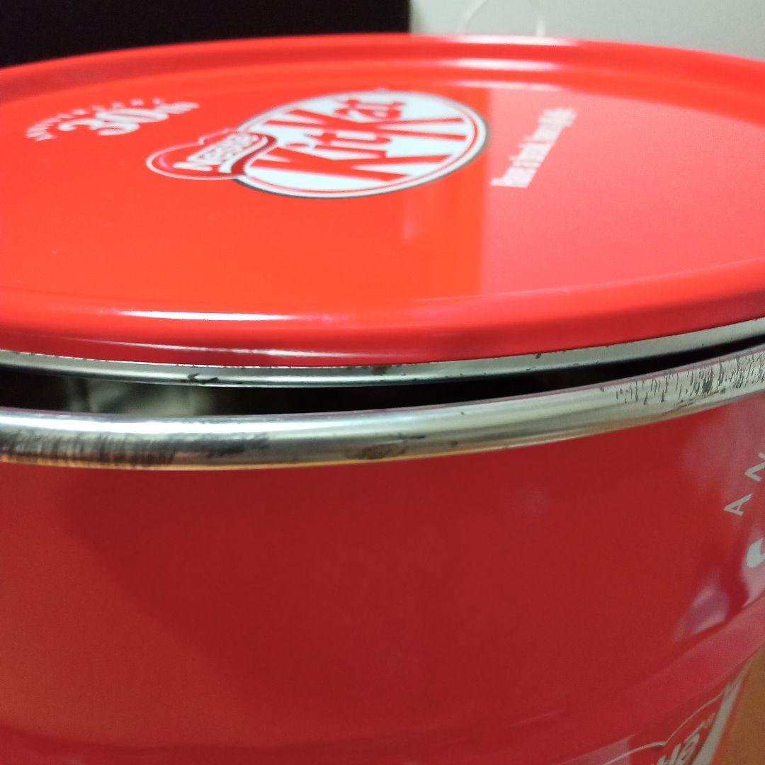 お菓子　Nestle　キットカットの蓋付き缶　非売品