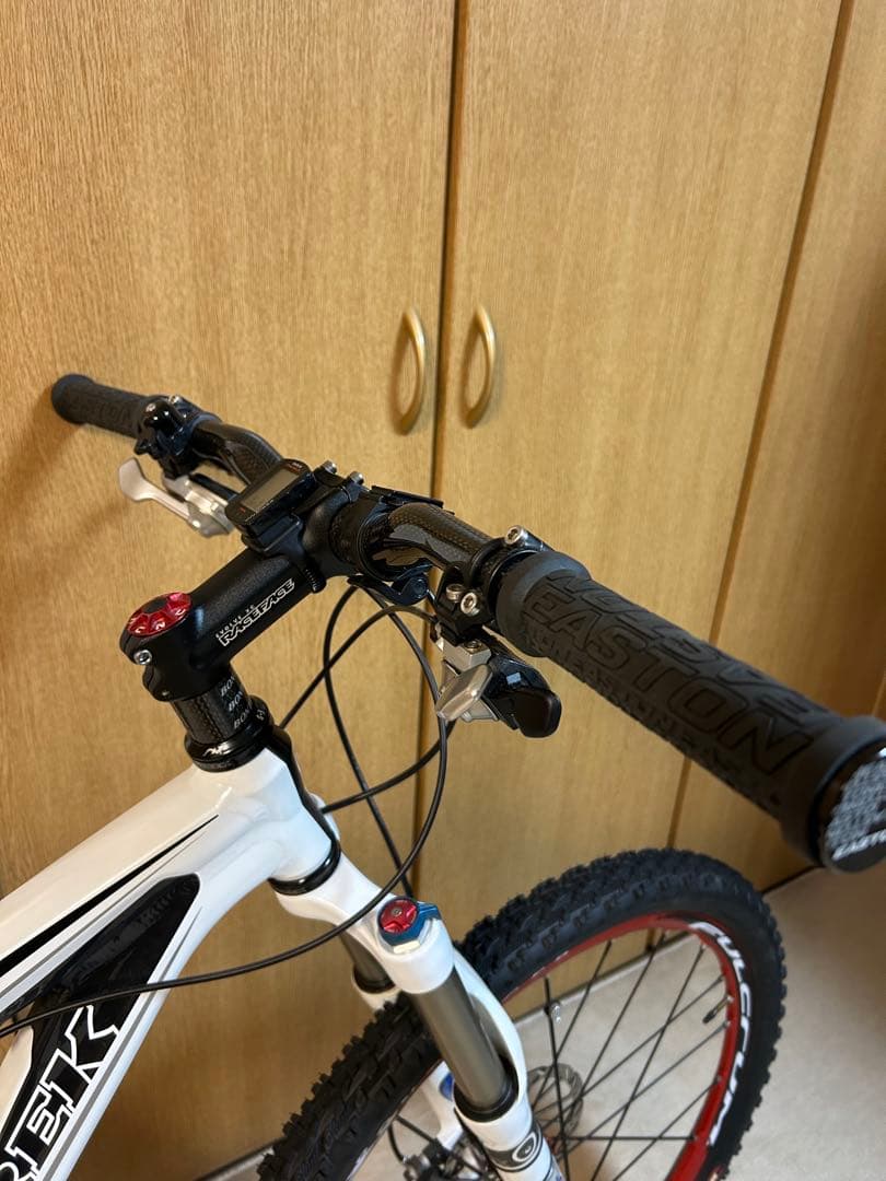 トレック　フューエルEX9マウンテンバイク ホワイト／レッド26インチ