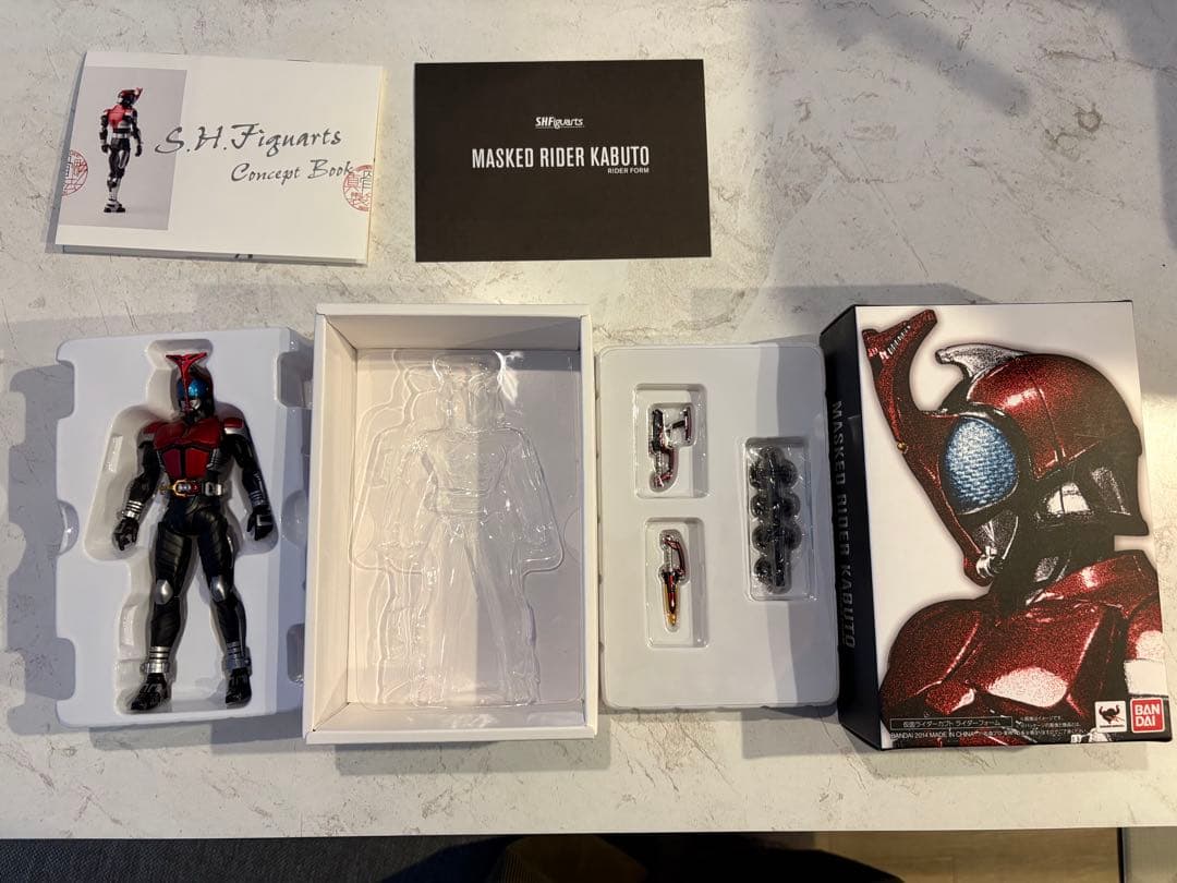 真骨彫　仮面ライダーカブト　初回生産パンフレット付き