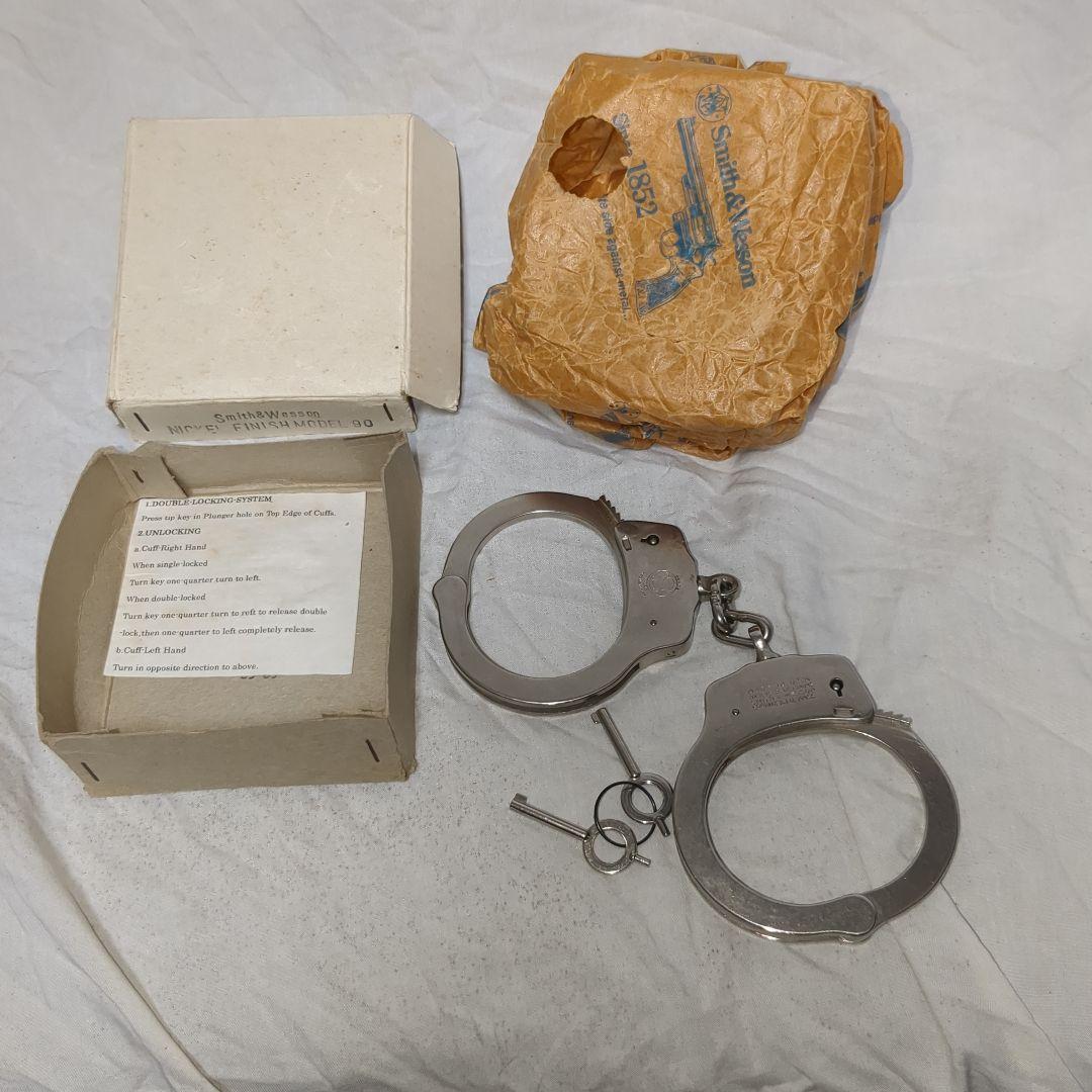 米国製実物　 S&W M-90 手錠 ハンドカフ 　希少モデル　80年代