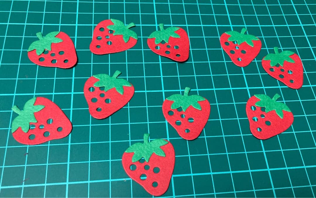 アルバム飾り　イチゴ　オーダー受付中( ＾∀＾)