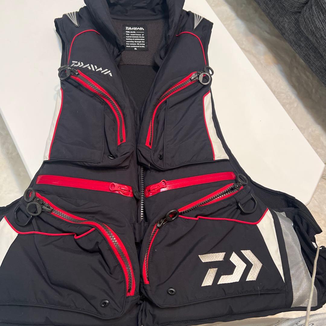 Daiwa フィッシングベスト 黒/赤