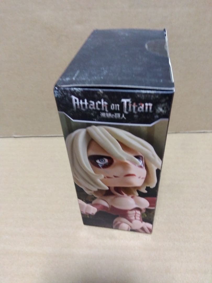 進撃の巨人　女型の巨人　フィギュア