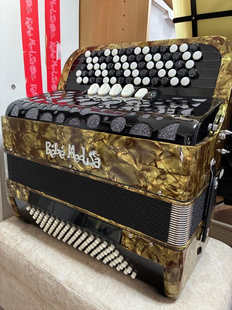 【即決優先】Bébé Medusa 中型　ゴールド