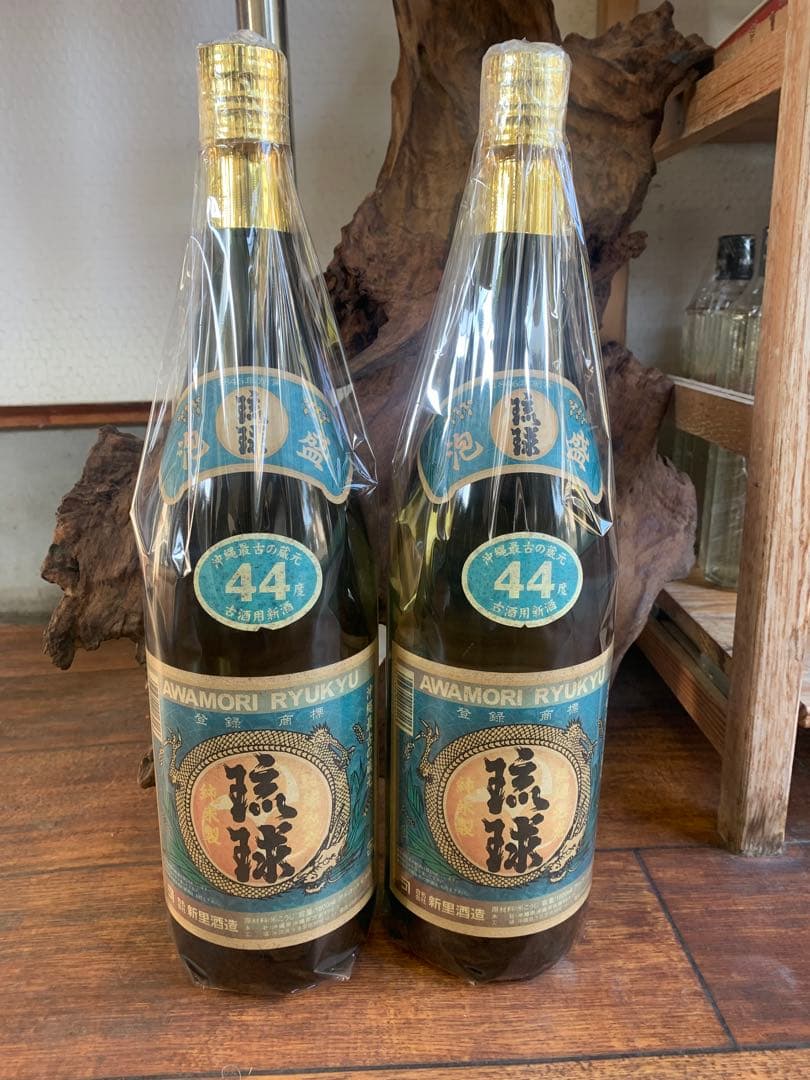 泡盛　琉球　古酒　1800ml 44% 新里酒造　２本セット