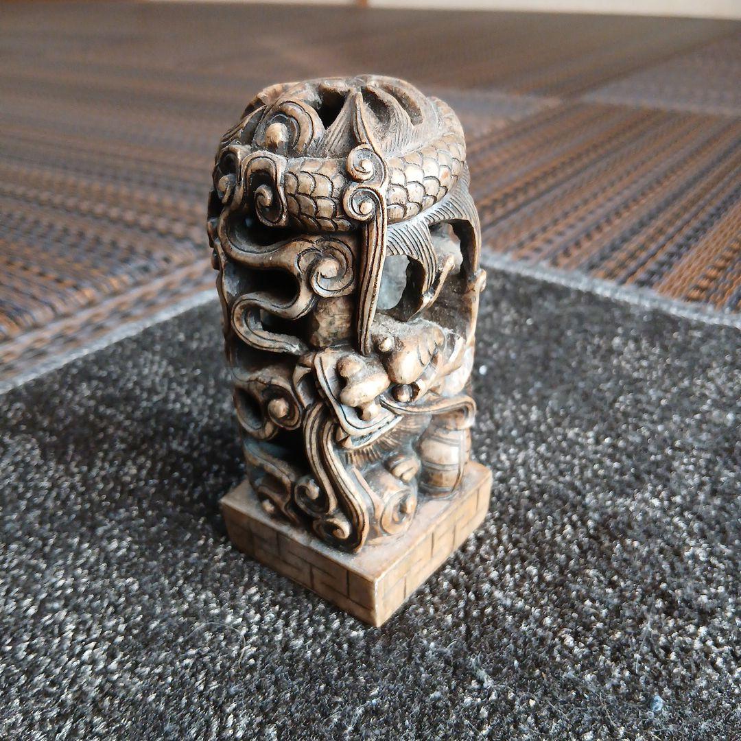 古い中国古玩骨董篆刻石印章/昇龍翔雲自然石玉材透し彫り/文鎮ウェイトアンティーク