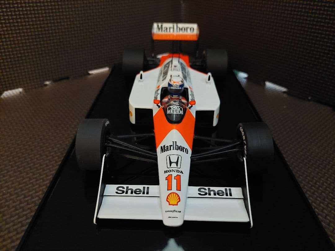 1/18 ＃１１ マクラーレンMP4/4 アラン・プロスト Marlbolo
