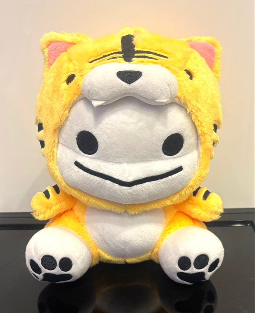 BIGOLIVEトラの帽子をかぶったぬいぐるみ