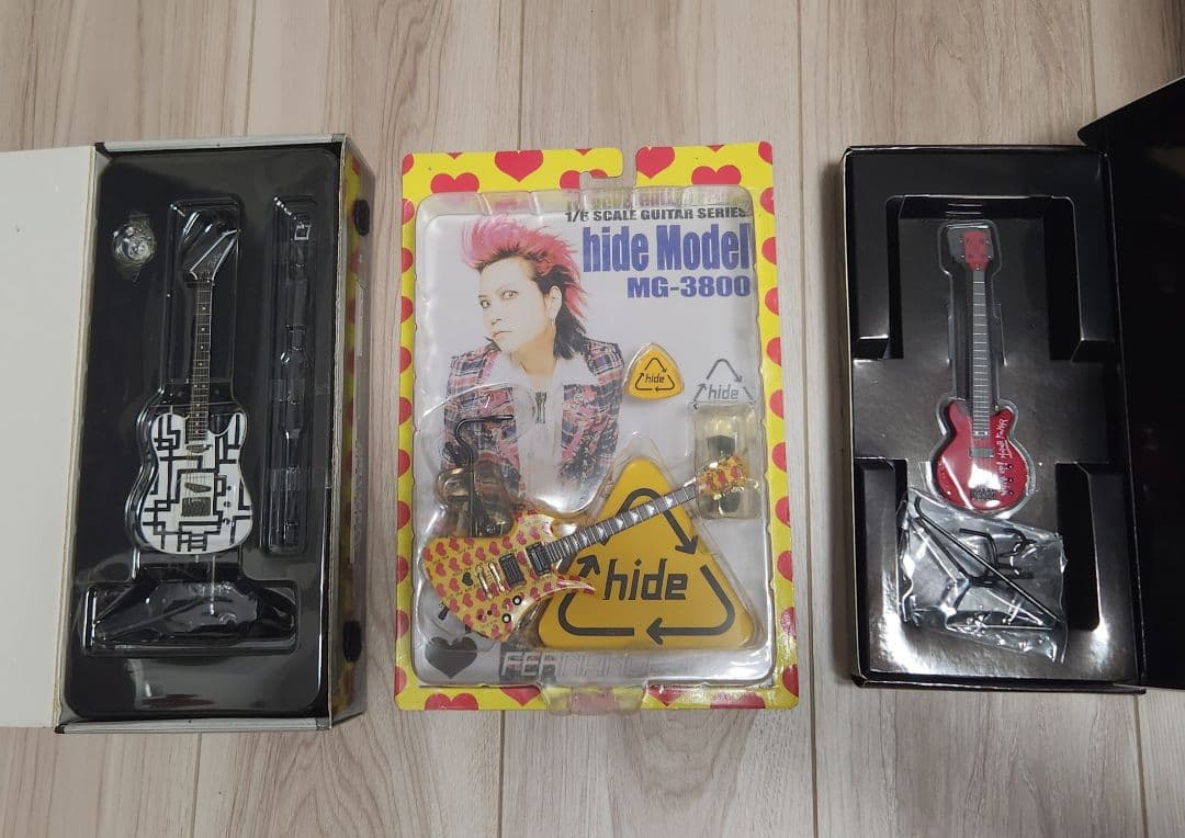 布袋寅泰　LUNA SEA　hide 　ギターフィギュア