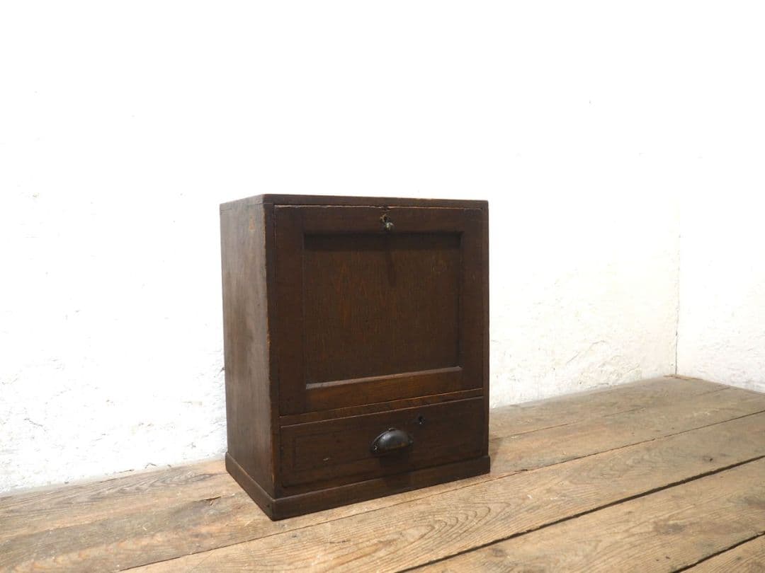 1275 アンティーク　ケンドン扉の収納棚　展示台　ケース　古家具　レトロ　金具